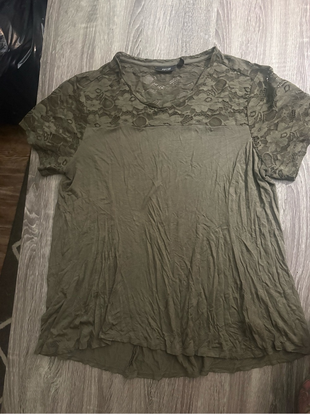 Apt. 9 Olive Lace Yoke Short Sleeve Top